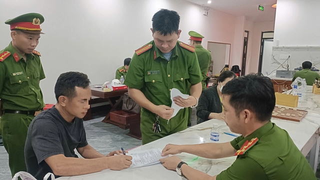 Khởi tố 5 đối tượng có hoạt động mại dâm ở cơ sở massage - Ảnh 1. Khởi tố 5 đối tượng có hoạt động mại dâm ở cơ sở massage - Ảnh 1.