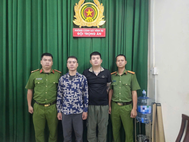 Công an TP.HCM bắt nhóm cho vay lãi nặng ép trả nợ bằng ảnh khỏa thân- Ảnh 1. Công an TP.HCM bắt nhóm cho vay lãi nặng ép trả nợ bằng ảnh khỏa thân- Ảnh 1.