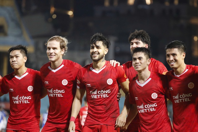 Khuất Văn Khang tạo dấu ấn đặc biệt giúp Thể Công Viettel thắng Becamex TP.HCM: HLV Kim sẽ vui! - Ảnh 2. Khuất Văn Khang tạo dấu ấn đặc biệt giúp Thể Công Viettel thắng Becamex TP.HCM: HLV Kim sẽ vui! - Ảnh 2.