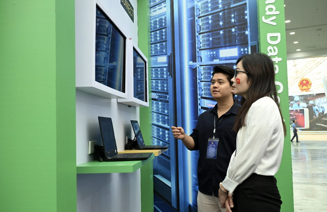 Trải nghiệm trung tâm dữ liệu container của Schneider Electric tại Triển lãm thành tựu đất nước 2025 - Ảnh 1.