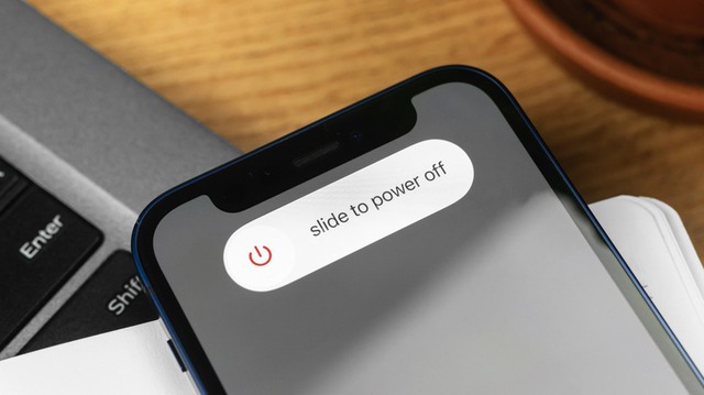 Mẹo khởi động lại iPhone khi nút nguồn 'đình công'   - Ảnh 1.