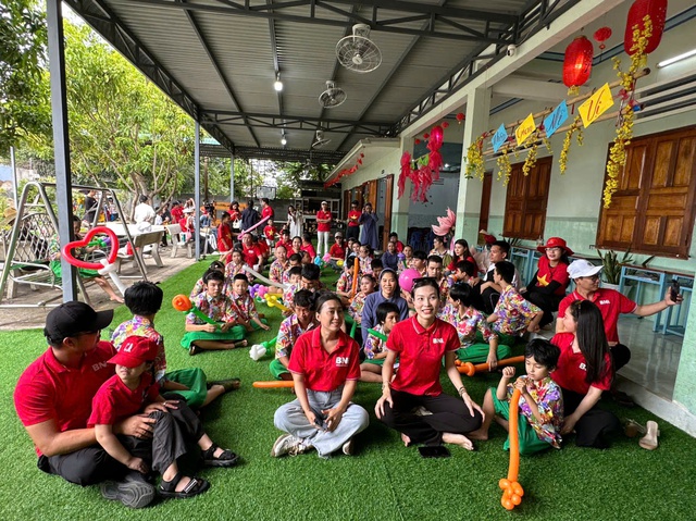 Khánh Hòa: Mang yêu thương đến trẻ khuyết tật Mái ấm Thừa Sai - Ảnh 3.