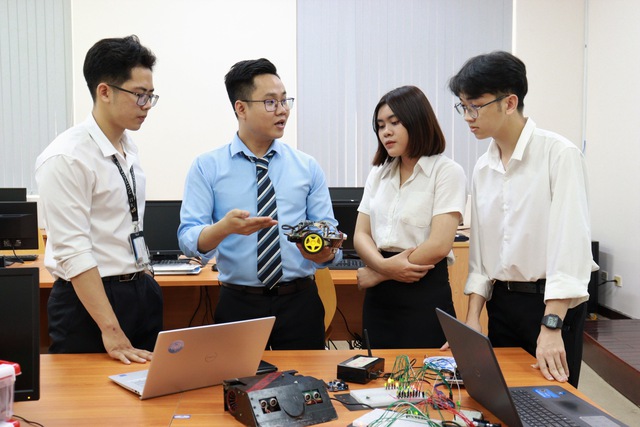 Tình yêu Tổ quốc không chỉ dừng lại ở cảm xúc- Ảnh 1. Tình yêu Tổ quốc không chỉ dừng lại ở cảm xúc- Ảnh 1.