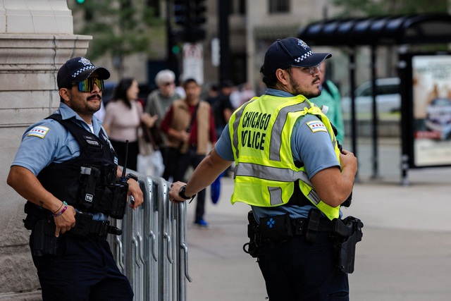 Chicago chặn kế hoạch siết nhập cư của Nhà Trắng - Ảnh 1.