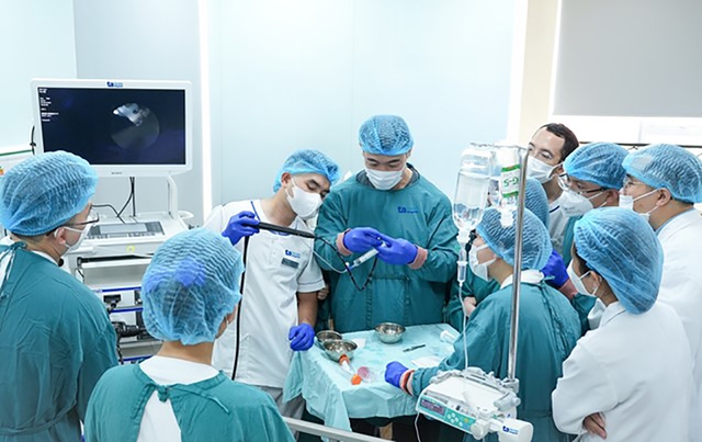 Nh&acirc;n vi&ecirc;n y tế hạnh ph&uacute;c - bệnh nh&acirc;n nhận trọn y&ecirc;u thương- Ảnh 3.