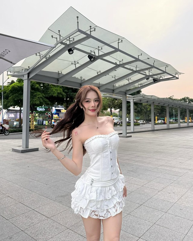 'Nữ hoàng' của mọi cuộc dạo phố gọi tên chân váy tầng- Ảnh 4.