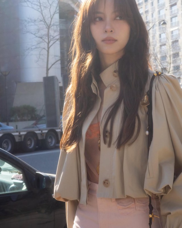Tạm biệt blazer, áo khoác dáng rộng này được săn đón nhất mùa thu 2025