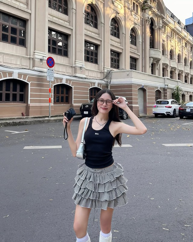 'Nữ hoàng' của mọi cuộc dạo phố gọi tên chân váy tầng- Ảnh 6.