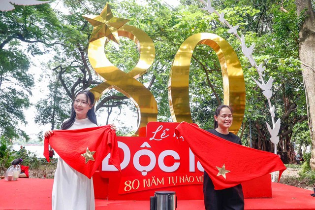 Lễ diễu binh 2 . 9 Kỷ niệm 80 năm Cách mạng Tháng Tám tại Hà Nội - Ảnh 4. Lễ diễu binh 2 . 9 Kỷ niệm 80 năm Cách mạng Tháng Tám tại Hà Nội - Ảnh 4.