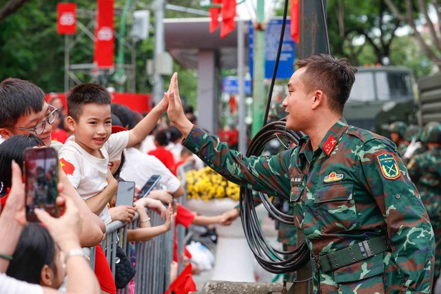 Lễ diễu binh 2 . 9 Kỷ niệm 80 năm Cách mạng Tháng Tám tại Hà Nội - Ảnh 2. Lễ diễu binh 2 . 9 Kỷ niệm 80 năm Cách mạng Tháng Tám tại Hà Nội - Ảnh 2.