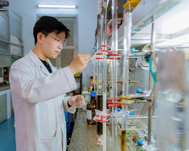 Tình yêu Tổ quốc không chỉ dừng lại ở cảm xúc- Ảnh 3. Tình yêu Tổ quốc không chỉ dừng lại ở cảm xúc- Ảnh 3.