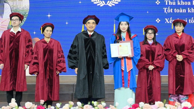 Cô gái sinh ra để làm… thủ khoa- Ảnh 1. Cô gái sinh ra để làm… thủ khoa- Ảnh 1.