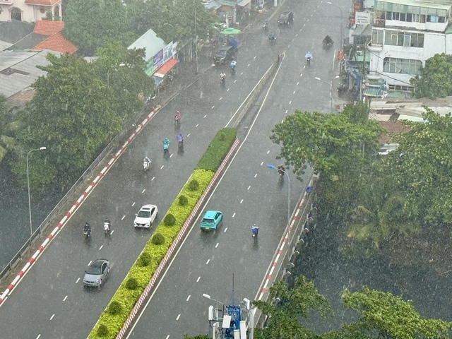 Thời tiết TP.HCM mưa lớn trong kỳ nghỉ Quốc khánh 2.9 từ Sài Gòn đến Vũng Tàu - Ảnh 1.