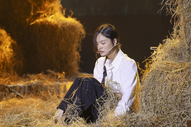 C&ocirc; g&aacute;i cao 1,77m h&aacute;t bolero khiến Kha Ly nghẹn ng&agrave;o - Ảnh 1.