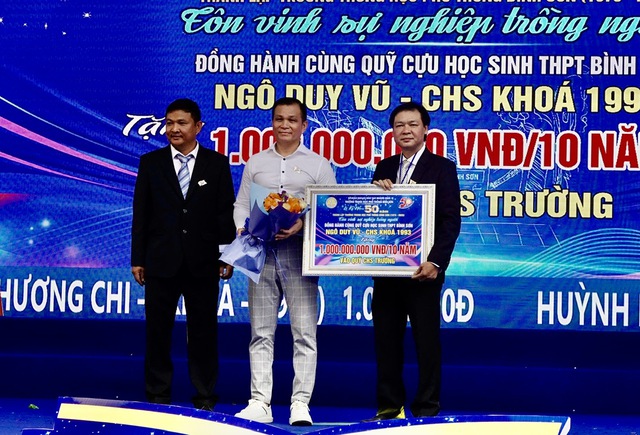 X&uacute;c động trong ng&agrave;y hội 50 năm Trường THPT B&igrave;nh Sơn - Ảnh 7.