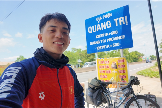 Chàng trai đi xuyên Việt bằng xe đạp để đánh dấu sự trưởng thành - Ảnh 1.
