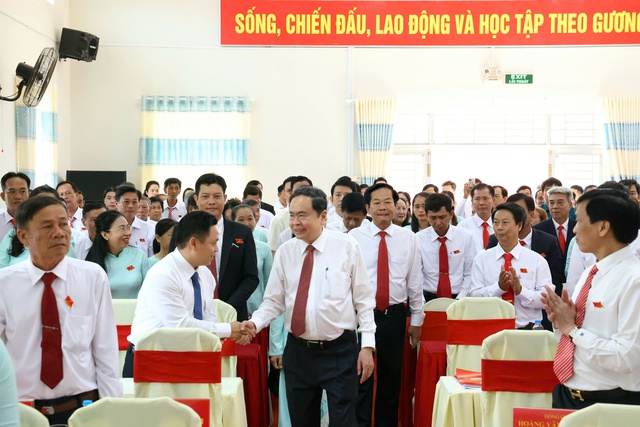 Chủ tịch Quốc hội: Chính quyền phải đi đến dân, không đợi dân đi đến chính quyền- Ảnh 1.