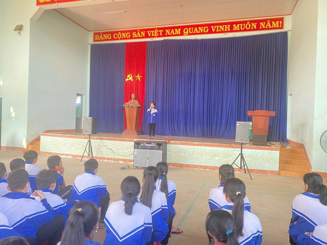 'Biệt đội chim Kơtia'... tiết kiệm điện - Ảnh 1.