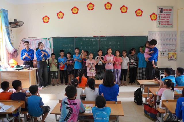 Chàng sinh viên tình nguyện mang Mùa hè xanh đến trẻ em vùng cao Tuyên Quang - Ảnh 3.
