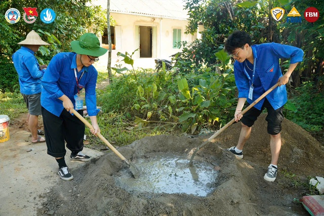 Chàng sinh viên tình nguyện mang Mùa hè xanh đến trẻ em vùng cao Tuyên Quang - Ảnh 1.