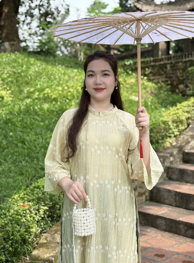 Áo dài bigsize dành riêng cho cô nàng ngoại cỡ - Ảnh 1.