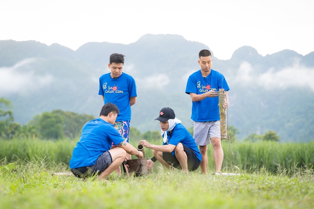 'Bố ơi, mình đi đâu thế?' lay động với 'chiếc vòng cổ' giàu ký ức - Ảnh 2.