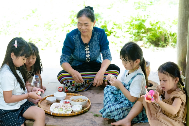 'Bố ơi, mình đi đâu thế?' lay động với 'chiếc vòng cổ' giàu ký ức - Ảnh 3.