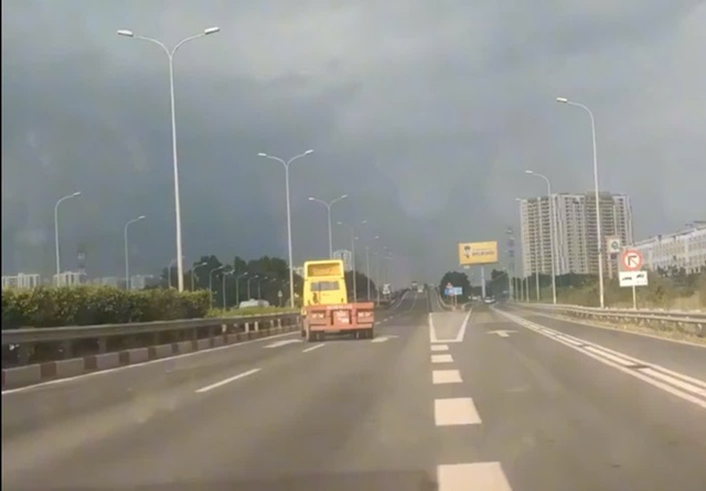 TP.HCM: Mời l&agrave;m việc c&ocirc;ng ty c&oacute; xe đầu k&eacute;o lạng l&aacute;ch tr&ecirc;n cao tốc - Ảnh 1.