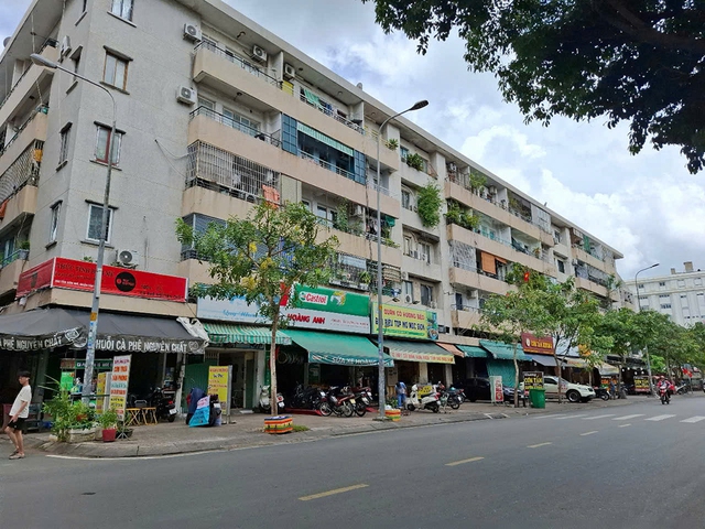Nguy hiểm từ việc hàn khung sắt chung cư Gò Dầu 2 cần được cảnh báo ngay - Ảnh 1.