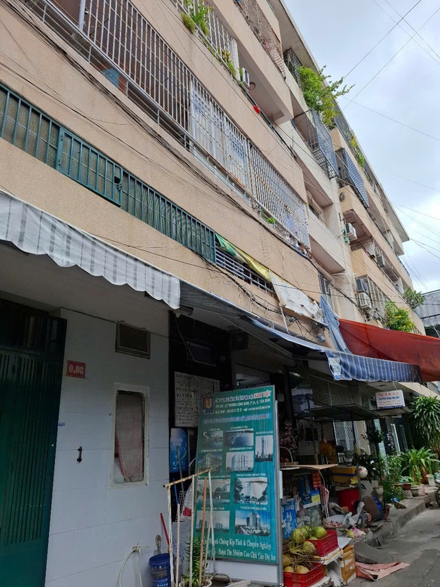 Nguy hiểm từ việc hàn khung sắt chung cư Gò Dầu 2 cần được cảnh báo ngay - Ảnh 2.