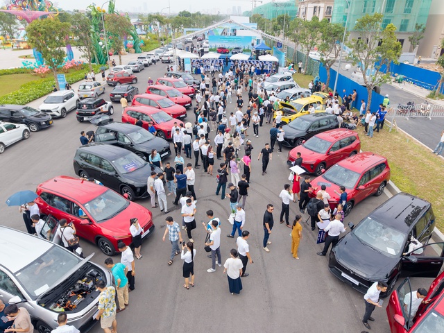 Xe điện 7 chỗ VinFast vừa bàn giao có gì 'đấu' phân khúc MPV dưới 800 triệu? - Ảnh 1.