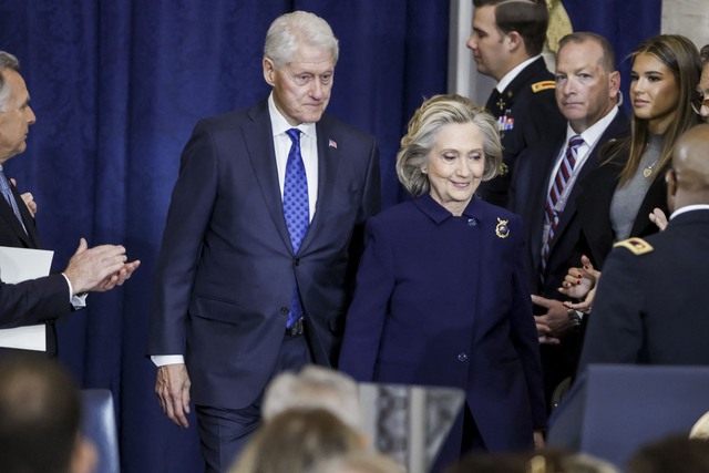 Hạ viện Mỹ triệu tập vợ chồng cựu Tổng thống Clinton lấy lời khai vụ Epstein - Ảnh 1.