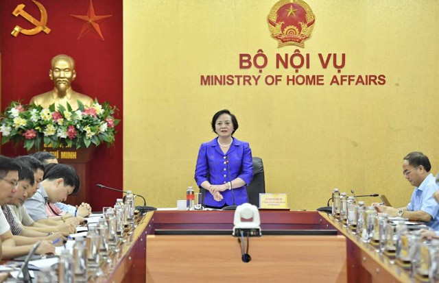 Bộ Nội vụ cử 34 c&aacute;n bộ hỗ trợ thực hiện ch&iacute;nh quyền địa phương 2 cấp - Ảnh 1.