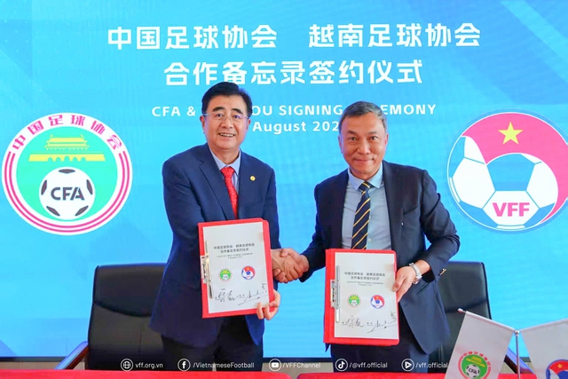 Chủ tịch VFF và CFA ký kết ghi nhớ hợp tác: Bóng đá Việt Nam, Trung Quốc cùng phát triển- Ảnh 1.