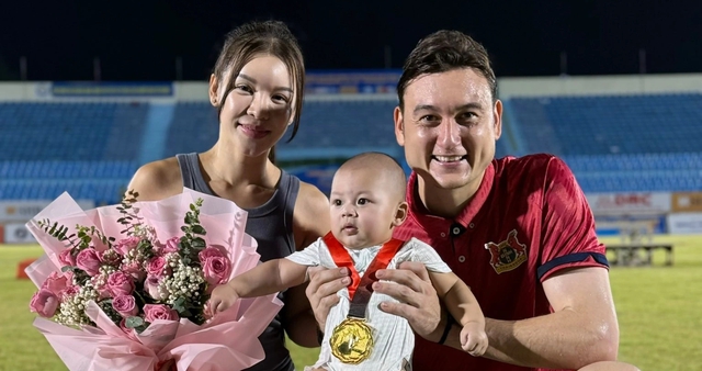 Vợ hot girl tiết lộ cuộc sống h&ocirc;n nh&acirc;n b&ecirc;n thủ m&ocirc;n Đặng Văn L&acirc;m - Ảnh 1.