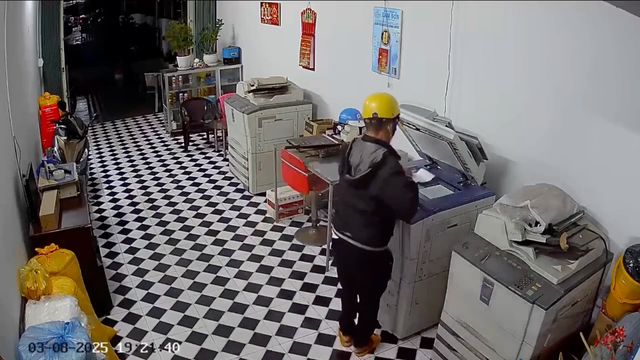 Truy bắt người đ&agrave;n &ocirc;ng đ&acirc;m chủ tiệm photo v&igrave; kh&ocirc;ng xin được tiền - Ảnh 2.