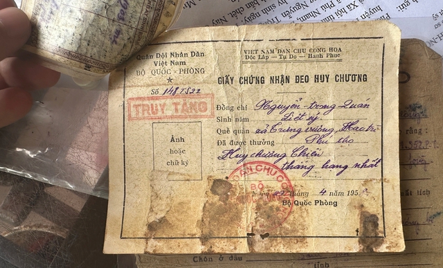 Gia đình một liệt sĩ phản ánh về việc bị 'treo' chế độ thờ cúng- Ảnh 4. Gia đình một liệt sĩ phản ánh về việc bị 'treo' chế độ thờ cúng- Ảnh 4.