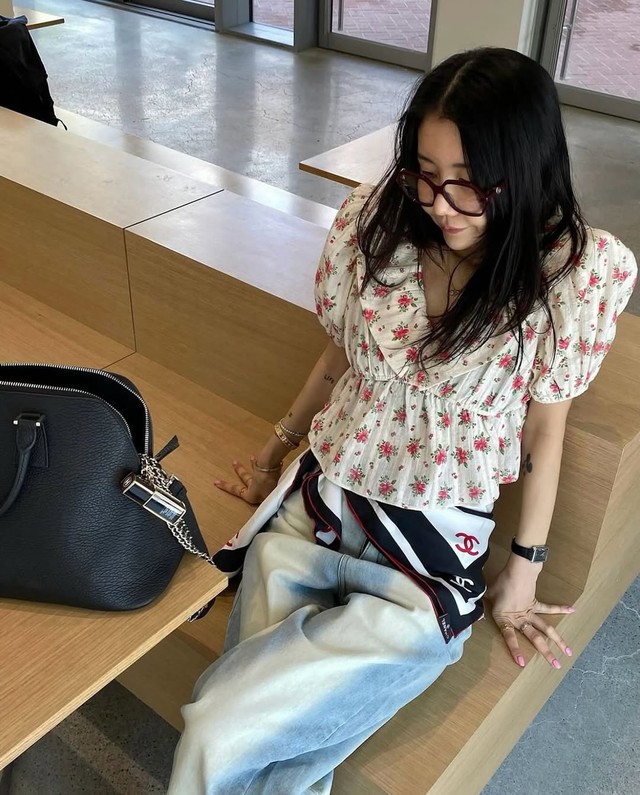 Thay đổi phong cách công sở với áo blouse- Ảnh 2.