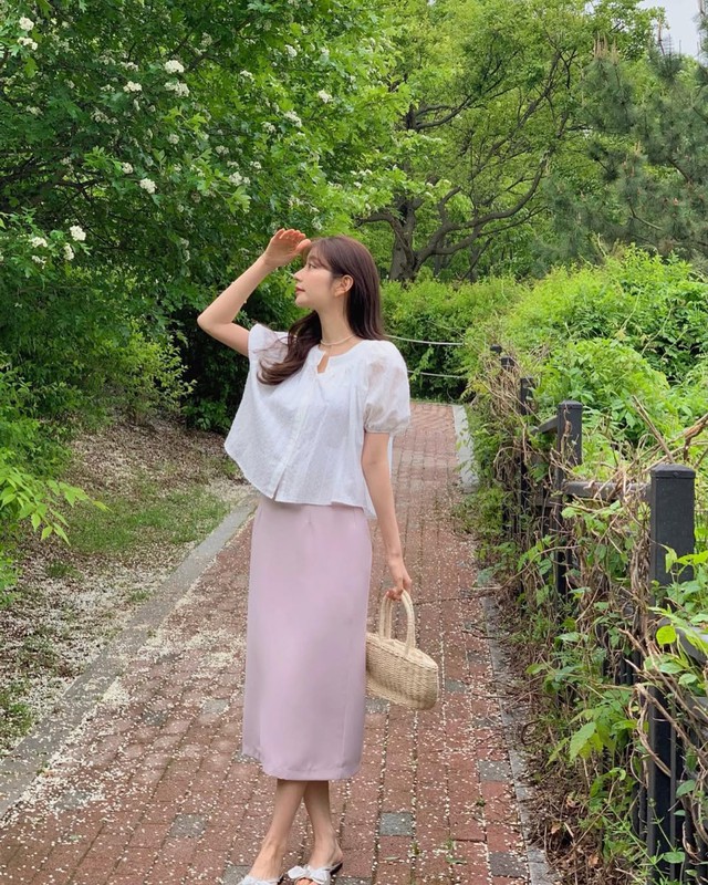 Thay đổi phong cách công sở với áo blouse- Ảnh 3.