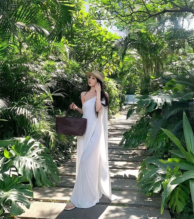 Tỏa sáng phong thái kiêu kỳ cùng đầm lệch vai- Ảnh 5.