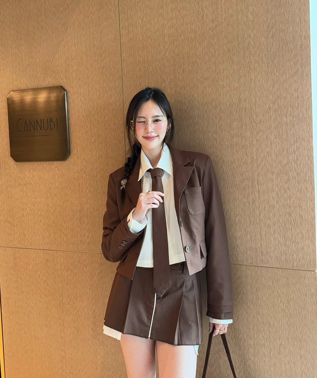 Khẳng định phong cách thanh lịch cùng bộ đôi sơ mi và blazer- Ảnh 5.