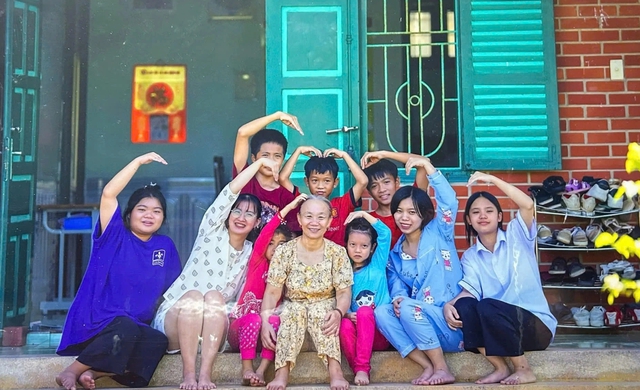 Nữ kỹ thuật vi&ecirc;n bước ra từ L&agrave;ng SOS- Ảnh 1.