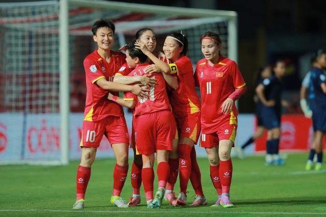 HLV Campuchia khen nữ Việt Nam quá mạnh, HLV Mai Đức Chung 'tính tôi hơi tham nên...'- Ảnh 2.