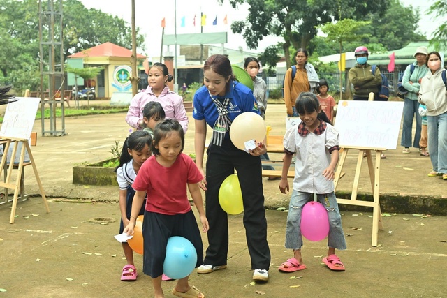 Xây 'Nhà thanh niên' cho người dân vùng biên giới - Ảnh 2.