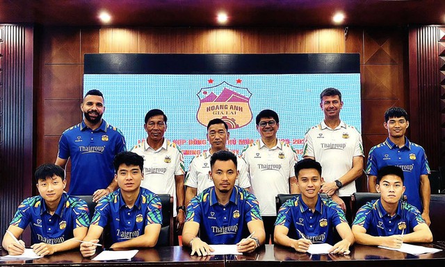 Cuộc đua tránh xuống hạng cực nóng ngay đầu mùa: HAGL 'khó thở', cựu vương V-League lao đao?- Ảnh 2.