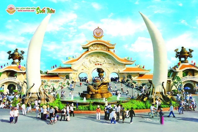 Suối Tiên: 30 năm từ trại nuôi trăn đến khu du lịch văn hóa Việt nổi tiếng - Ảnh 1.