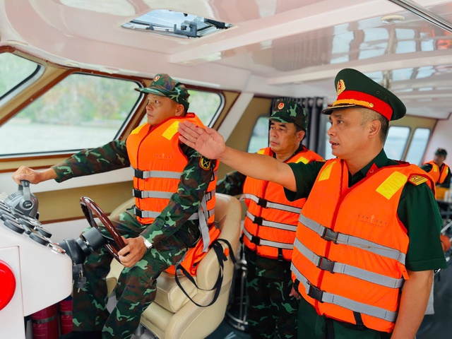 Tăng cường tuần tra tr&ecirc;n Vịnh Hạ Long sau vụ thảm họa lật t&agrave;u Vịnh Xanh 58 - Ảnh 1.