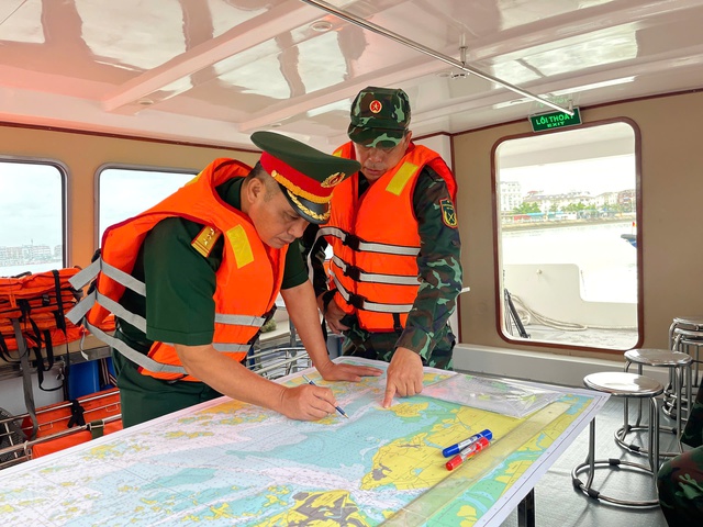 Tăng cường tuần tra tr&ecirc;n Vịnh Hạ Long sau vụ thảm họa lật t&agrave;u Vịnh Xanh 58 - Ảnh 3.