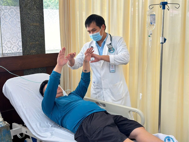 Cứu sống người đàn ông quốc tịch Mỹ bất tỉnh trên đường ở Gia Lai - Ảnh 1.