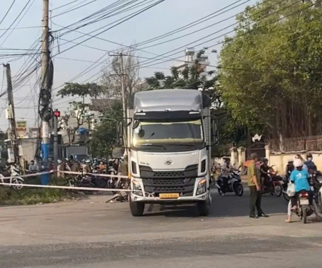 TP.HCM: Va chạm xe tải trên đường đi làm, nữ công nhân tử vong thương tâm- Ảnh 1.